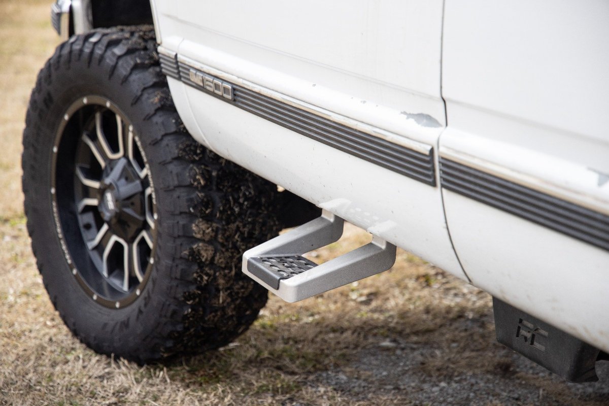Chevrolet V10 Suburban Single Hoop Step - Rough Country - Rough Country - '87-'88